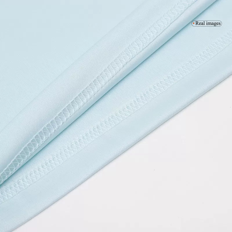 Koszulka piłkarska przedmeczowa Spain EURO 2024 – jasnoniebieska Top Koszulki Pilka Sklep