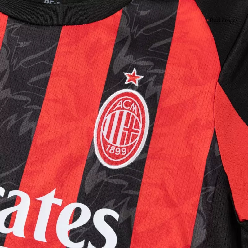 Dziecięcy zestaw piłkarski AC Milan Home (koszulka + spodenki) 2025/26 Top Koszulki Pilka Sklep