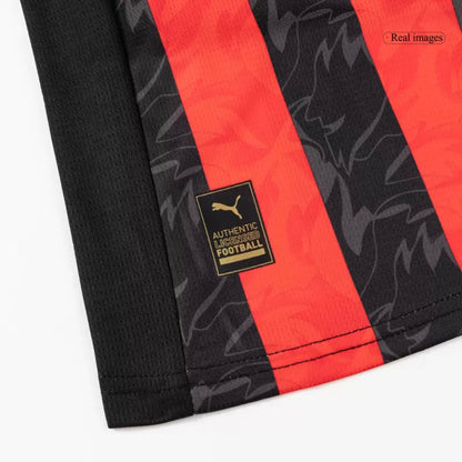 Dziecięcy zestaw piłkarski AC Milan Home (koszulka + spodenki) 2025/26 Top Koszulki Pilka Sklep