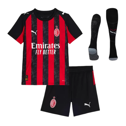 Dziecięcy zestaw piłkarski AC Milan Home (koszulka + spodenki + skarpetki) 2025/26 Top Koszulki Pilka Sklep
