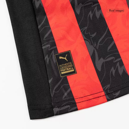 Dziecięcy zestaw piłkarski AC Milan Home (koszulka + spodenki + skarpetki) 2025/26 Top Koszulki Pilka Sklep